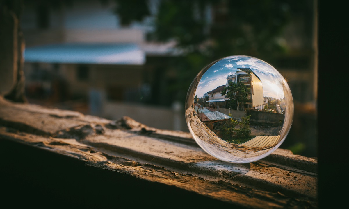 Reflection of buildings on wood. Photo by FOX from Pexels